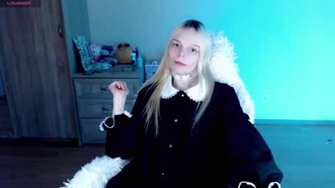 Snapshot of emily_nyaffe chatting on February 20, 2025, 10:48 pm Lia online show from February 20, 2025, 10:48 pm