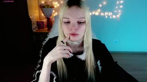 Snapshot of emily_nyaffe chatting on February 24, 2025, 10:47 pm Lia online show from February 24, 2025, 10:47 pm