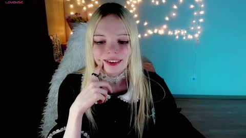 Snapshot of emily_nyaffe chatting on February 25, 2025, 1:52 am Lia online show from February 25, 2025, 1:52 am