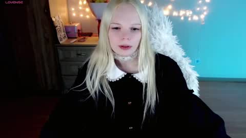 Snapshot of emily_nyaffe chatting on February 27, 2025, 2:21 am Lia online show from February 27, 2025, 2:21 am
