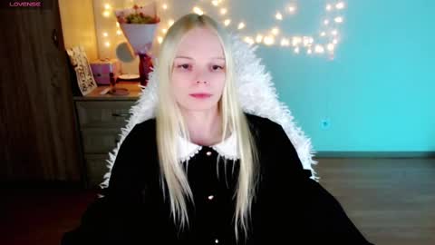 Snapshot of emily_nyaffe chatting on March 1, 2025, 5:38 pm Lia online show from March 1, 2025, 5:38 pm