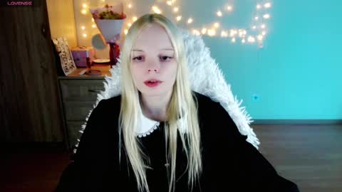 Snapshot of emily_nyaffe chatting on March 1, 2025, 11:47 pm Lia online show from March 1, 2025, 11:47 pm