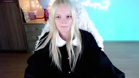 Snapshot of emily_nyaffe chatting on March 3, 2025, 2:47 am Lia online show from March 3, 2025, 2:47 am