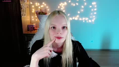 Snapshot of emily_nyaffe chatting on March 3, 2025, 6:44 pm Lia online show from March 3, 2025, 6:44 pm