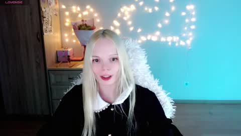 Snapshot of emily_nyaffe chatting on March 4, 2025, 11:22 pm Lia online show from March 4, 2025, 11:22 pm