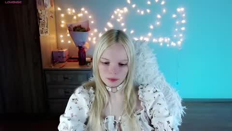 Snapshot of emily_nyaffe chatting on March 10, 2025, 12:04 pm Lia online show from March 10, 2025, 12:04 pm