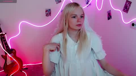 Snapshot of emily_nyaffe chatting on September 9, 2025, 11:43 am Lia online show from September 9, 2025, 11:43 am