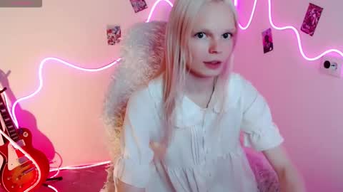 Snapshot of emily_nyaffe chatting on September 10, 2025, 5:24 pm Lia online show from September 10, 2025, 5:24 pm