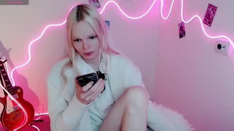 Snapshot of emily_nyaffe chatting on September 23, 2025, 9:01 am Lia online show from September 23, 2025, 9:01 am