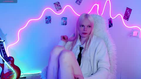 Snapshot of emily_nyaffe chatting on October 1, 2025, 8:48 pm Lia online show from October 1, 2025, 8:48 pm