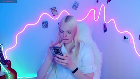 Snapshot of emily_nyaffe chatting on October 19, 2025, 5:02 pm Lia online show from October 19, 2025, 5:02 pm