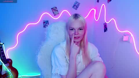 Snapshot of emily_nyaffe chatting on October 20, 2025, 6:08 pm Lia online show from October 20, 2025, 6:08 pm