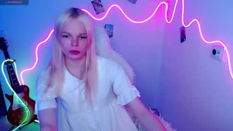 Snapshot of emily_nyaffe chatting on October 24, 2025, 9:49 am Lia online show from October 24, 2025, 9:49 am