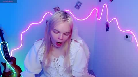 Snapshot of emily_nyaffe chatting on October 31, 2025, 1:34 pm Lia online show from October 31, 2025, 1:34 pm