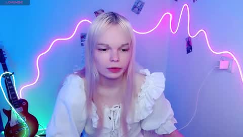 Snapshot of emily_nyaffe chatting on November 1, 2025, 1:02 pm Lia online show from November 1, 2025, 1:02 pm