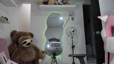 emily_palmeer online show from December 3, 2024, 12:49 pm