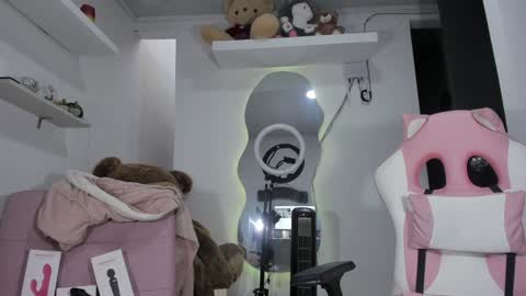 emily_palmeer online show from December 11, 2024, 12:12 pm