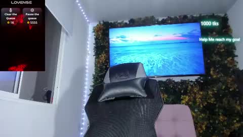 emily_palmeer online show from June 17, 2026, 9:01 am