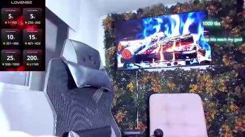 emily_palmeer online show from July 12, 2026, 10:06 am