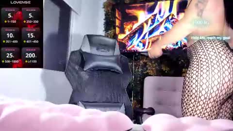 emily_palmeer online show from July 13, 2026, 9:23 am