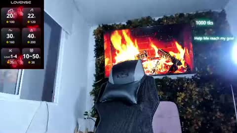 emily_palmeer online show from August 5, 2026, 10:51 am