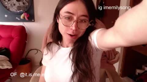 emily_pearl_ online show from February 14, 2026, 7:32 pm