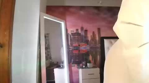 emily_petite16 online show from September 9, 2025, 2:49 pm