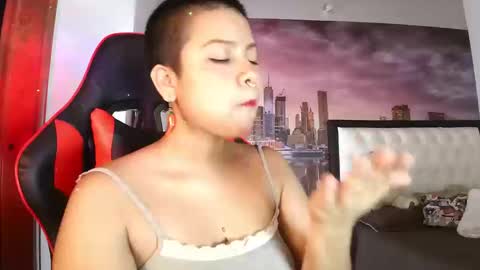 emily_petite16 online show from September 12, 2025, 1:00 pm