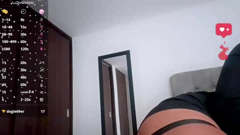 emily_rosse9 online show from October 31, 2025, 7:48 pm