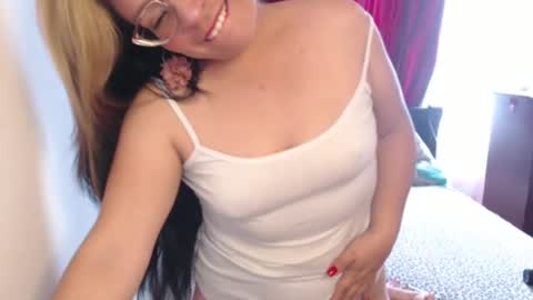 Snapshot of emily_sexy69 chatting on February 21, 2025, 6:04 pm Emily online show from February 21, 2025, 6:04 pm