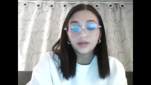 Snapshot of emily_smith29 chatting on December 9, 2024, 3:50 am emi online show from December 9, 2024, 3:50 am
