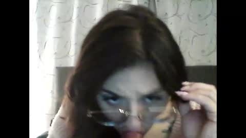 Snapshot of emily_smith29 chatting on December 10, 2024, 11:40 pm emi online show from December 10, 2024, 11:40 pm