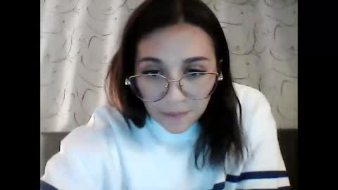 Snapshot of emily_smith29 chatting on December 13, 2024, 2:43 am emi online show from December 13, 2024, 2:43 am
