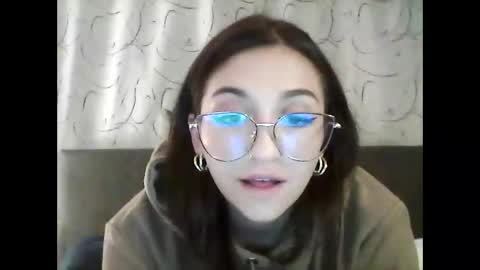 Snapshot of emily_smith29 chatting on December 14, 2024, 1:17 am emi online show from December 14, 2024, 1:17 am