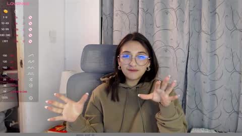 Snapshot of emily_smith29 chatting on December 14, 2024, 4:23 am emi online show from December 14, 2024, 4:23 am