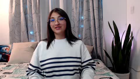Snapshot of emily_smith29 chatting on December 24, 2024, 9:33 pm emi online show from December 24, 2024, 9:33 pm