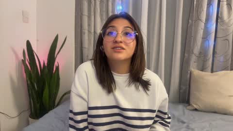 Snapshot of emily_smith29 chatting on January 24, 2025, 5:21 am emi online show from January 24, 2025, 5:21 am