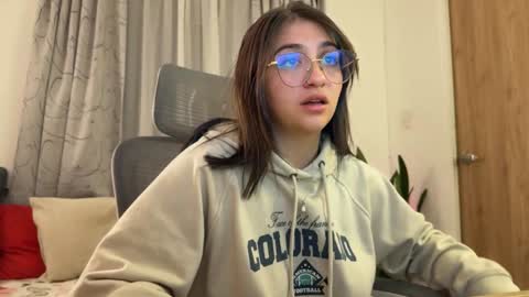 Snapshot of emily_smith29 chatting on February 5, 2025, 1:15 am emi online show from February 5, 2025, 1:15 am