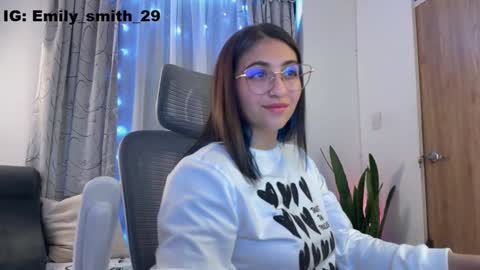 Snapshot of emily_smith29 chatting on February 8, 2025, 9:15 pm emi online show from February 8, 2025, 9:15 pm