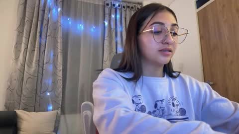 Snapshot of emily_smith29 chatting on February 14, 2025, 1:34 am emi online show from February 14, 2025, 1:34 am