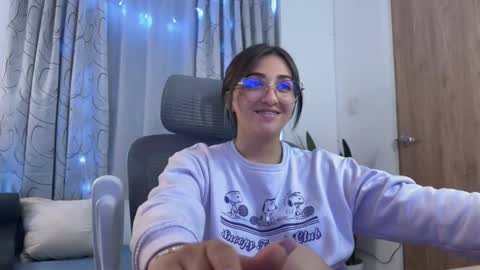 Snapshot of emily_smith29 chatting on February 14, 2025, 7:33 pm emi online show from February 14, 2025, 7:33 pm