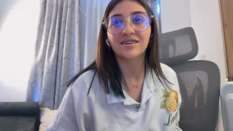Snapshot of emily_smith29 chatting on February 15, 2025, 6:01 pm emi online show from February 15, 2025, 6:01 pm