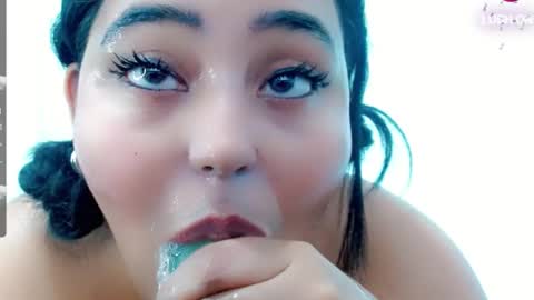 Snapshot of emily_sweet_23 chatting on December 3, 2025, 9:24 pm Liss online show from December 3, 2025, 9:24 pm