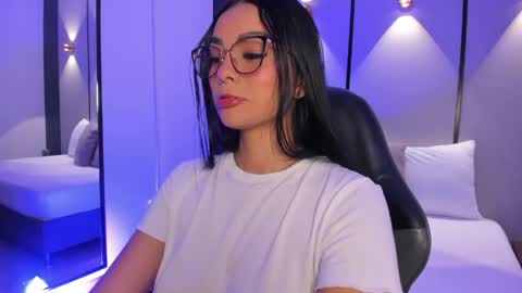 Snapshot of emily_tolson chatting on May 28, 2026, 7:55 pm emily_tolson online show from May 28, 2026, 7:55 pm