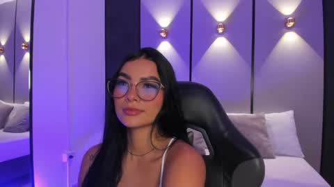 Snapshot of emily_tolson chatting on May 29, 2026, 8:18 pm emily_tolson online show from May 29, 2026, 8:18 pm