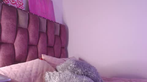 emily_w2 online show from February 6, 2026, 3:55 am