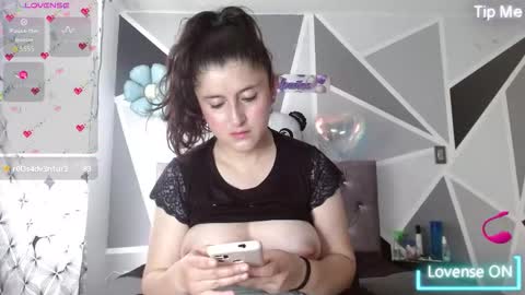 Snapshot of emily_white00 chatting on March 5, 2026, 8:05 pm emily online show from March 5, 2026, 8:05 pm