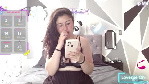 Snapshot of emily_white00 chatting on April 7, 2026, 5:02 pm emily online show from April 7, 2026, 5:02 pm