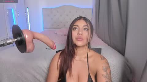 emilyborch online show from June 19, 2026, 3:44 am
