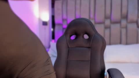 Snapshot of emilycristal chatting on October 12, 2025, 7:57 pm Emily online show from October 12, 2025, 7:57 pm